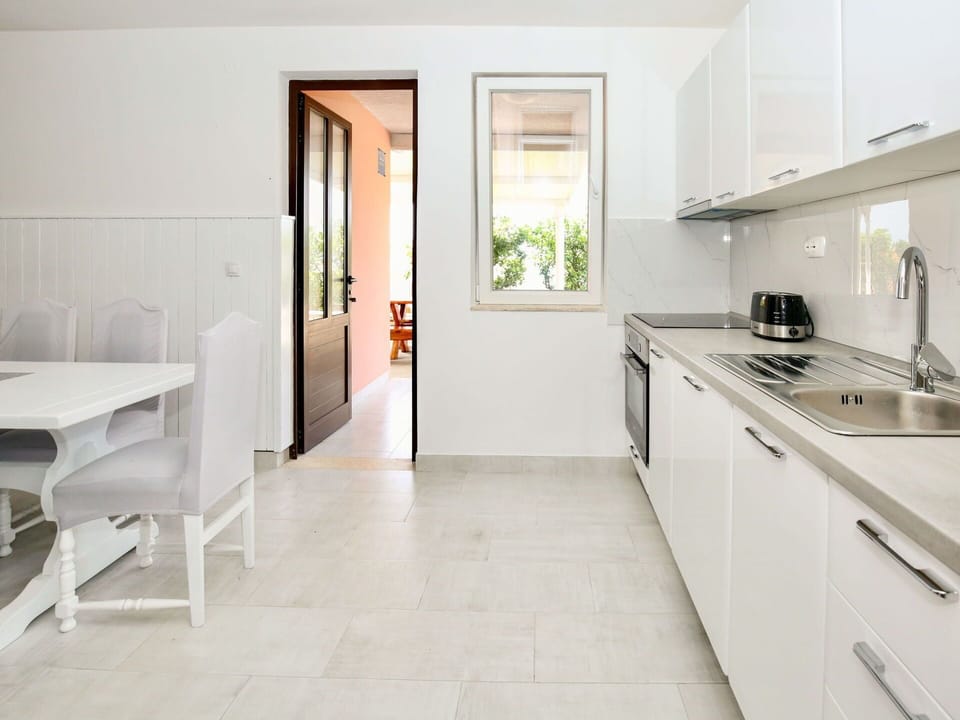 Kitchen Sink, Cabinetry, Sink, Building, White, Kitchen, Countertop, Window, Interior Design, Tap