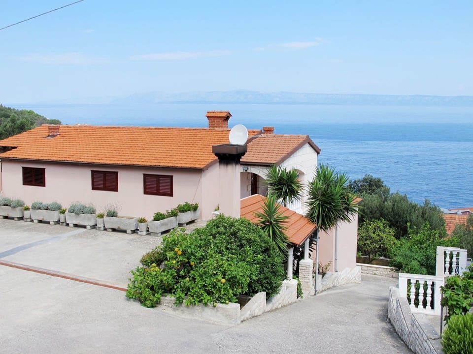Property, House, Real Estate, Building, Home, Residential Area, Vacation, Cottage, Architecture, Villa