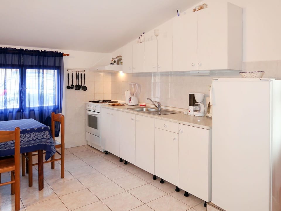Room, Property, Furniture, Kitchen, Building, Floor, House, Interior Design, Real Estate, Cabinetry