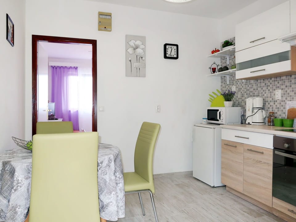 Room, Property, Green, Yellow, Interior Design, Furniture, Building, House, Floor, Real Estate