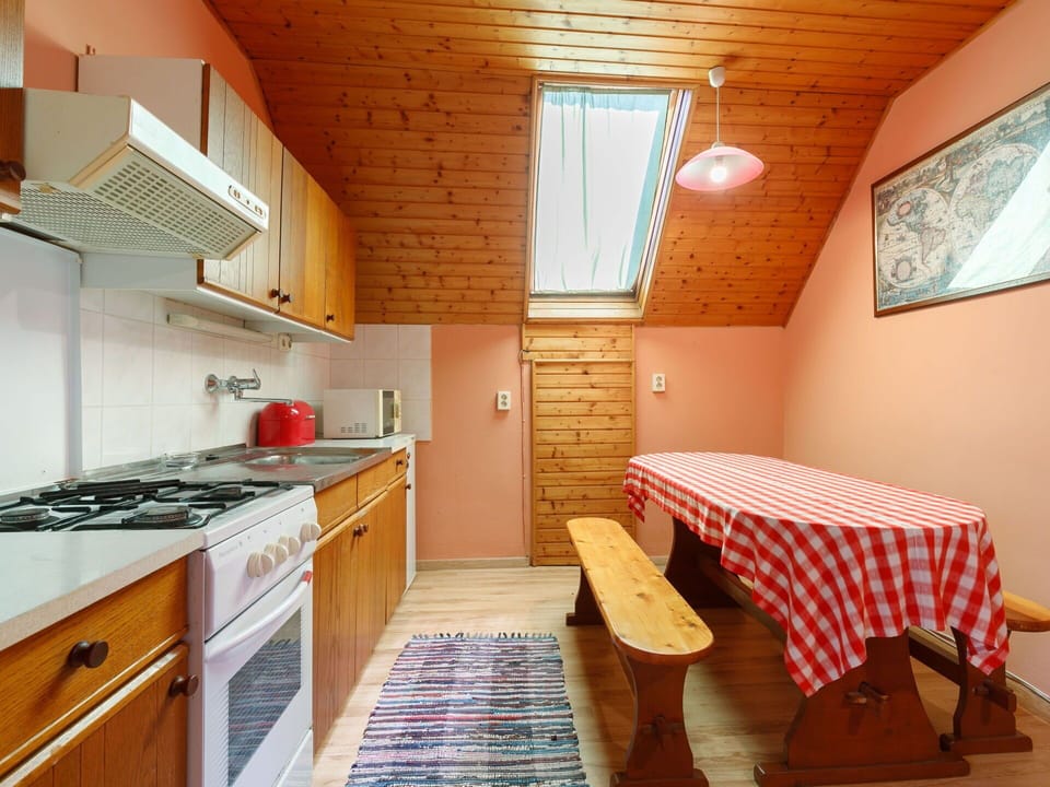 Wood, Interior Design, Home, Furniture, Cottage, Wood Stain, Cabinetry, Ceiling, Hardwood, Log Cabin