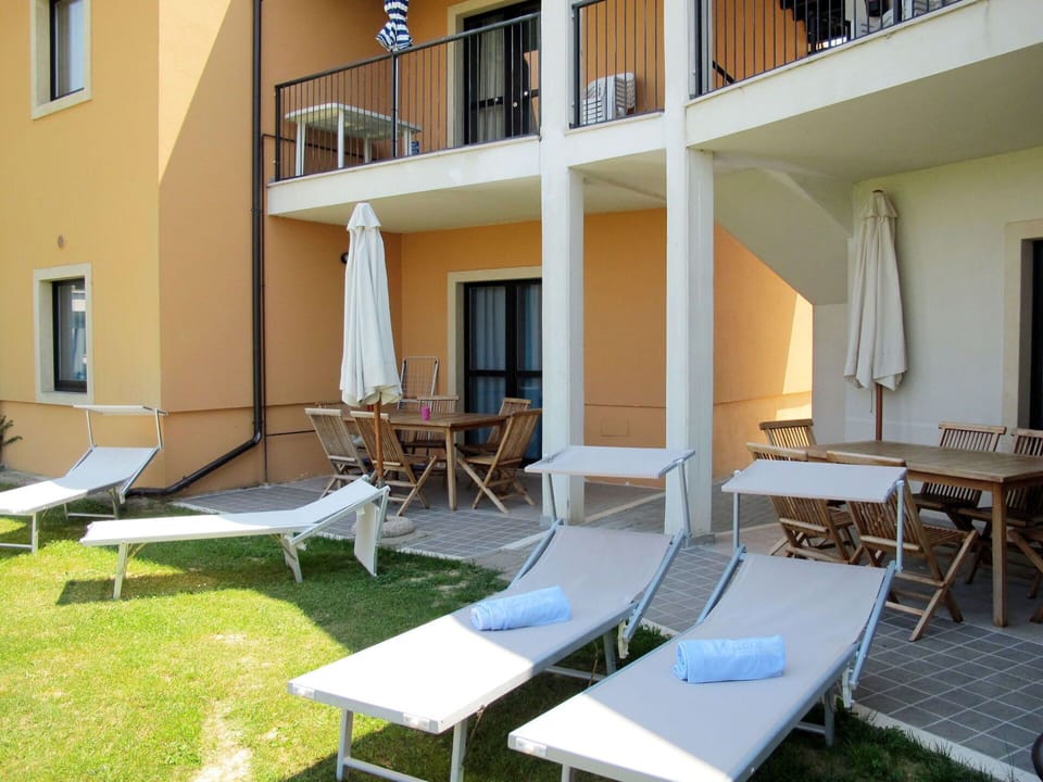 Table, Building, Furniture, Property, Window, Shade, Plant, Chair, Interior Design, Outdoor Furniture