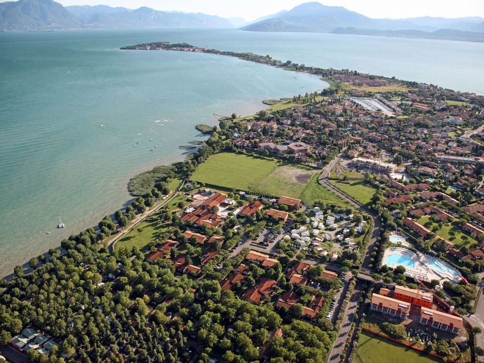 Water, Building, Sky, Natural Landscape, Mountain, Plant, Urban Design, Coastal And Oceanic Landforms, Tree, Beach