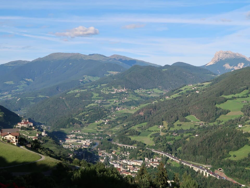 Sky, Mountain, Cloud, Natural Landscape, Slope, Vegetation, Land Lot, Plant, Biome, Terrain
