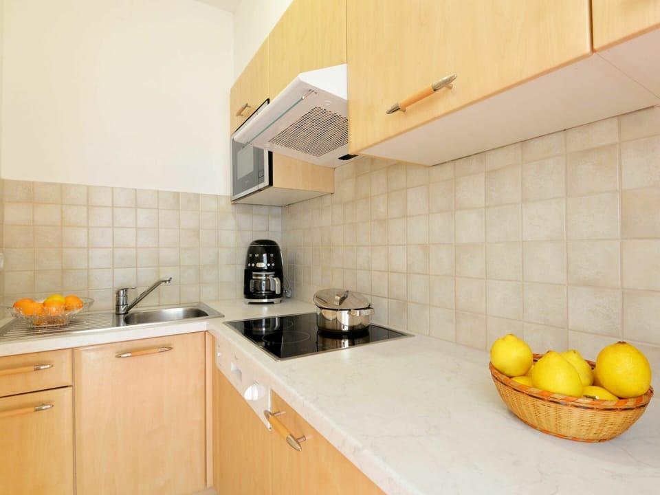 Cabinetry, Countertop, Kitchen Sink, Property, Building, Sink, Kitchen, Kitchen Stove, Kitchen Appliance