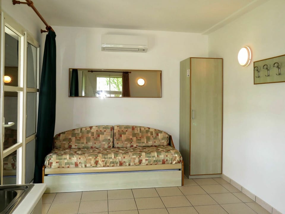 Property, Comfort, Building, Wood, Lighting, Flooring, Interior Design, Floor, Couch