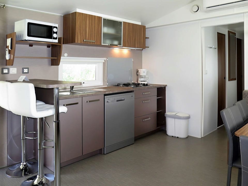 Cabinetry, Furniture, Building, Countertop, Drawer, Kitchen Stove, Kitchen, Interior Design, Flooring, Kitchen Appliance