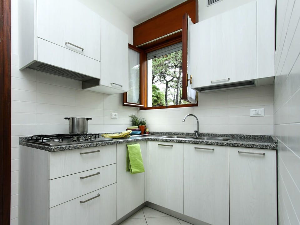 Property, Room, Countertop, Kitchen, Cabinetry, Furniture, Interior Design, Building, House, Real Estate