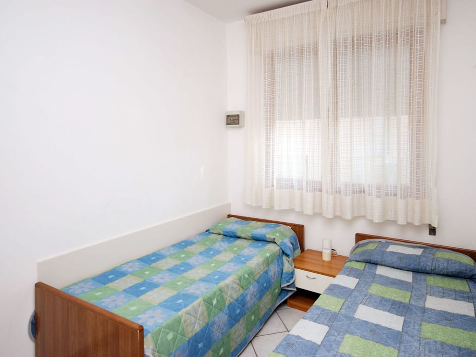 Room, Bedroom, Furniture, Property, Bed, Bed Sheet, Interior Design, Floor, Bed Frame, Wall