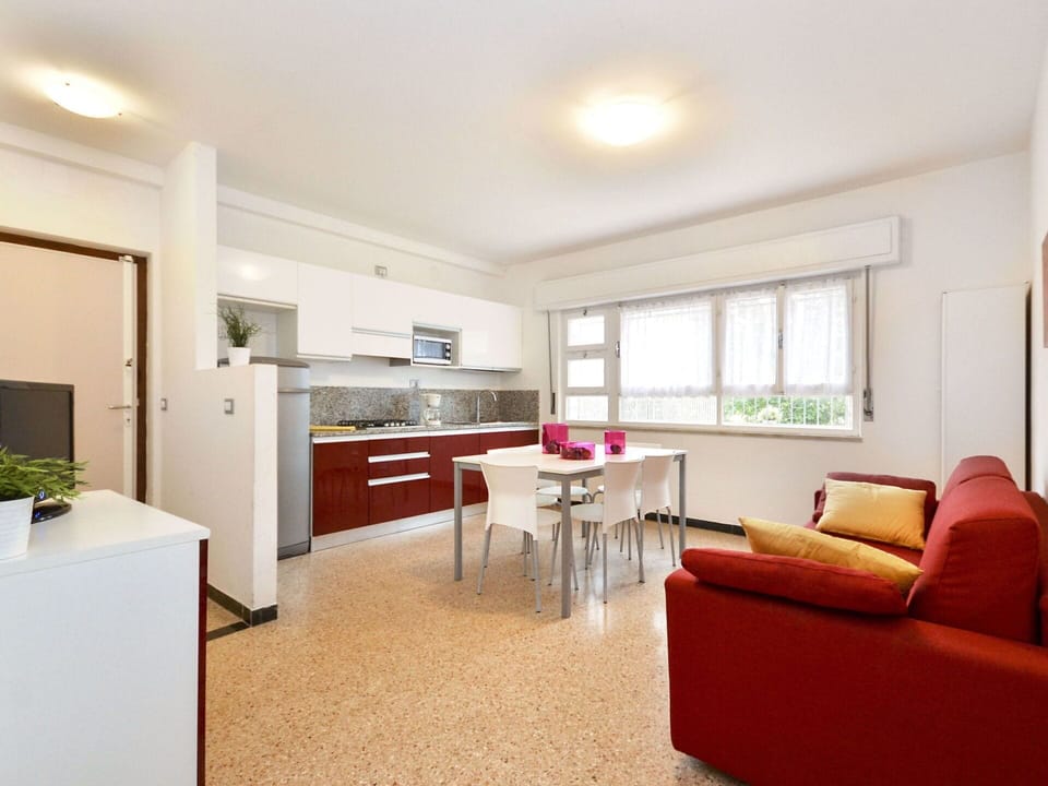 Room, Furniture, Property, Interior Design, Building, Real Estate, Living Room, Floor, House, Ceiling