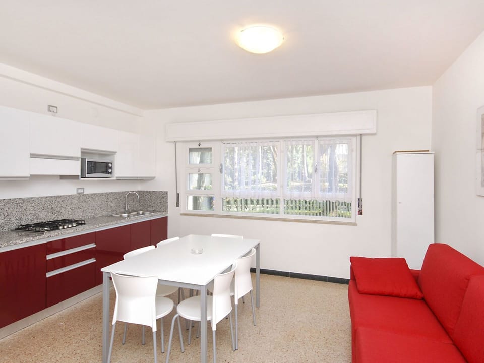 Room, Property, Furniture, Real Estate, Interior Design, Building, Table, Floor, House, Ceiling