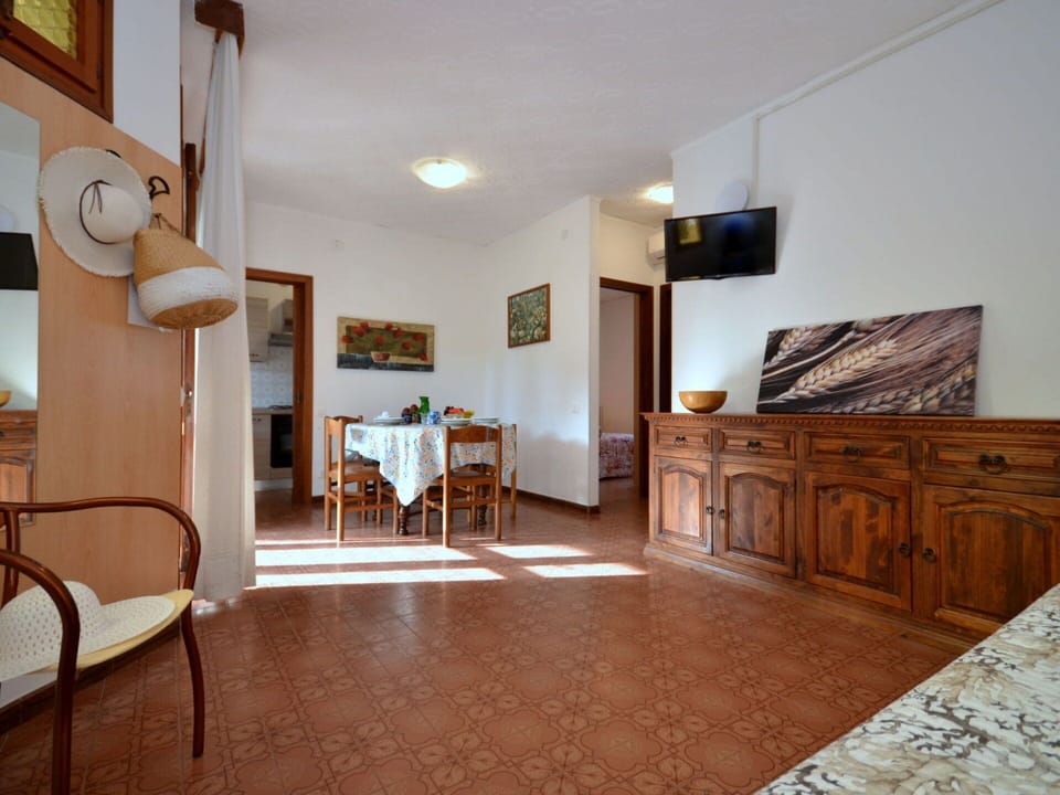 Furniture, Property, Wood, Cabinetry, Interior Design, Houseplant, Drawer, Building, Flooring, Floor