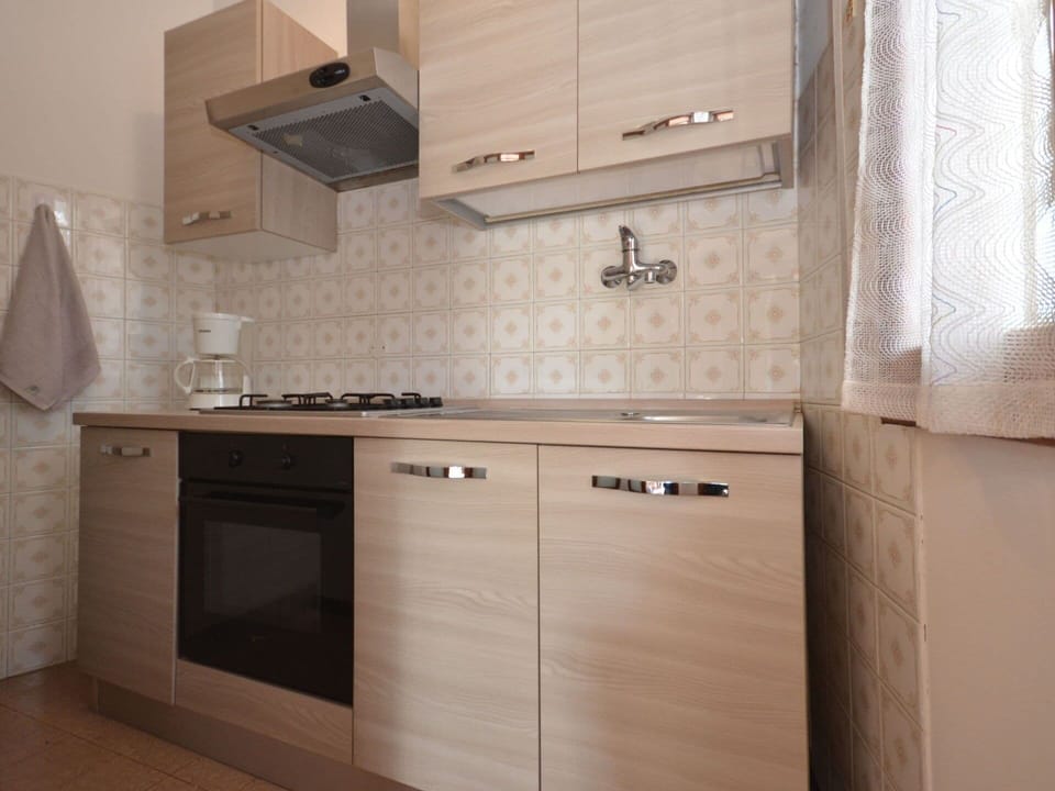 Cabinetry, Countertop, Property, Kitchen, Wood, Building, Kitchen Stove, Interior Design, Kitchen Appliance, Flooring