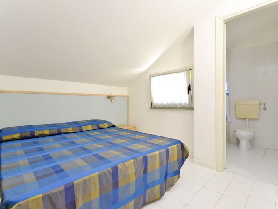 Bedroom, Room, Bed, Property, Furniture, Bed Sheet, Interior Design, Building, Real Estate, Floor