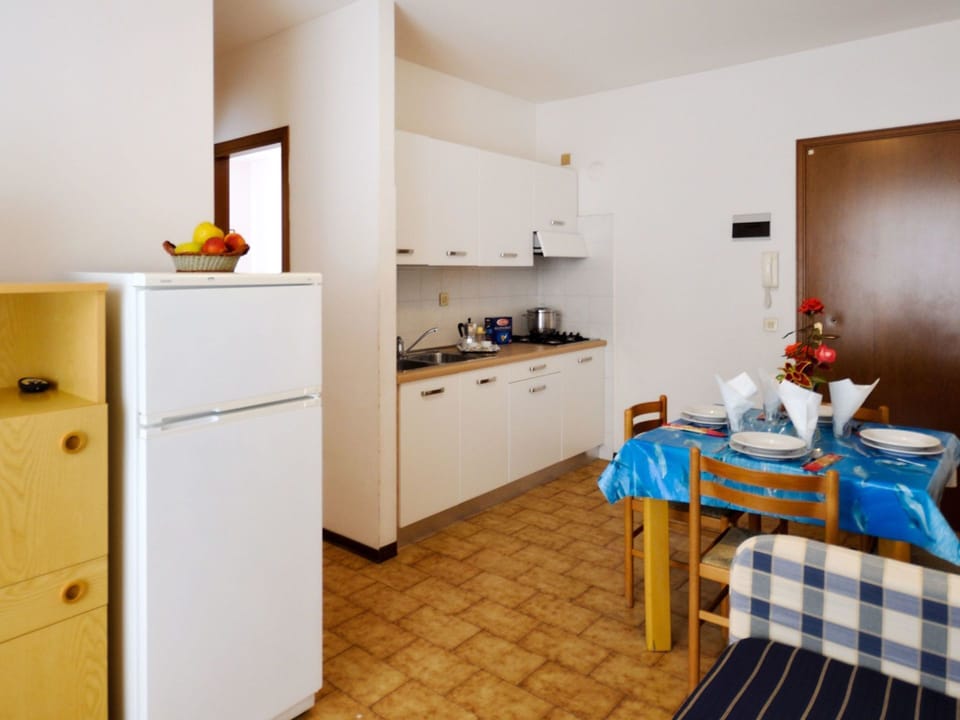 Room, Furniture, Property, Kitchen, Building, Floor, Interior Design, House, Suite, Major Appliance