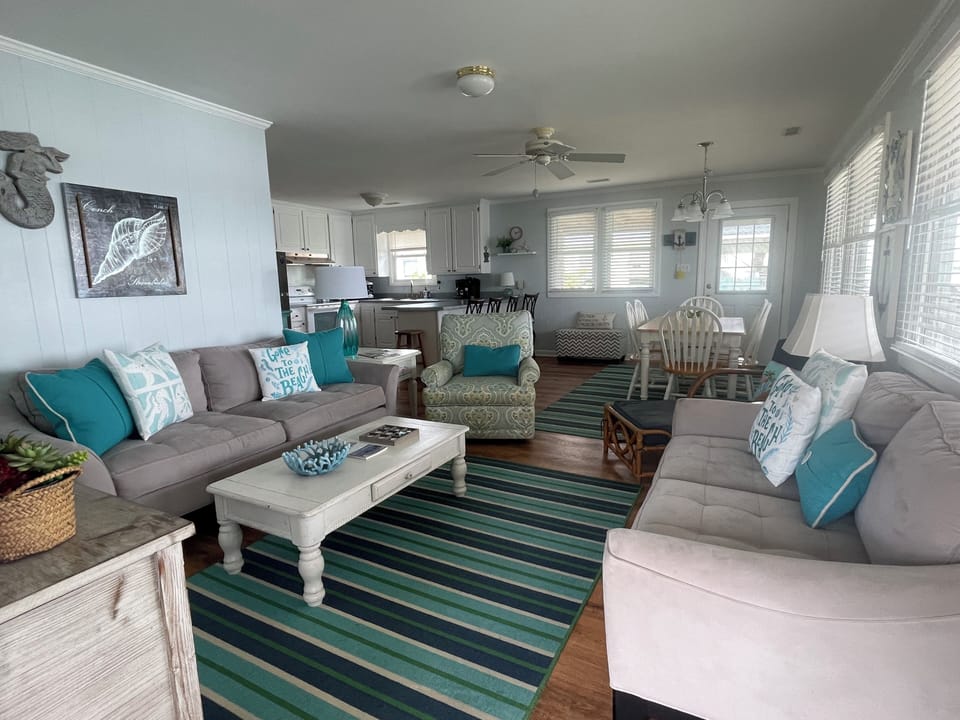 SOUNDSIDE HAVEN’s comfortable and welcoming living area.