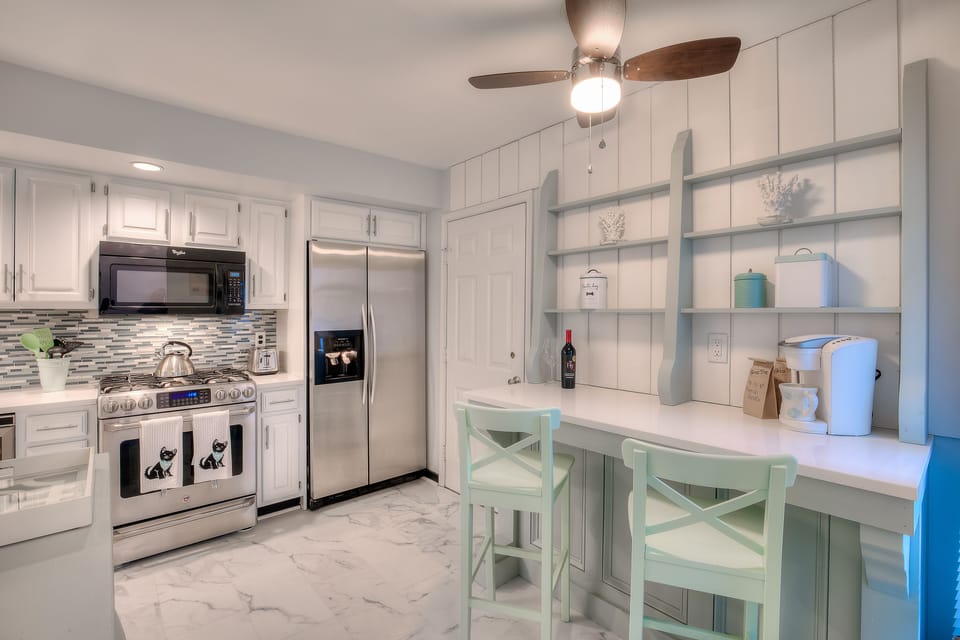 Kitchen - breakfast bar