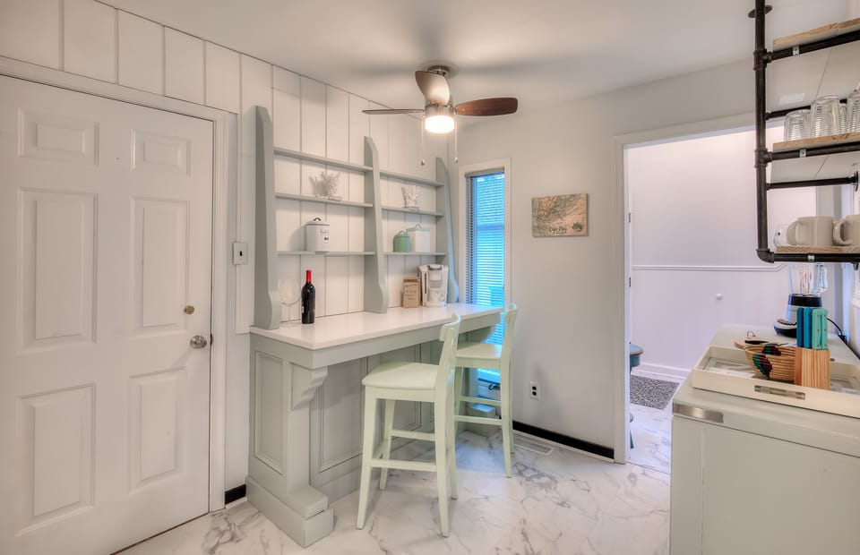 Convenient garage/storage entry off kitchen