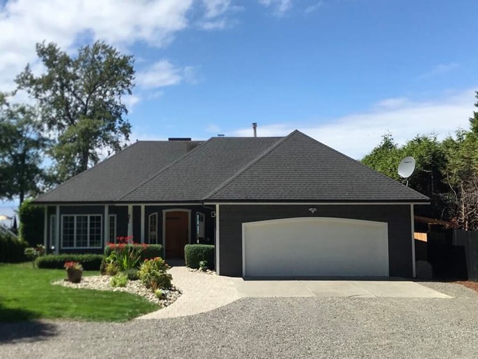 House in your private little Forest. Waterfront