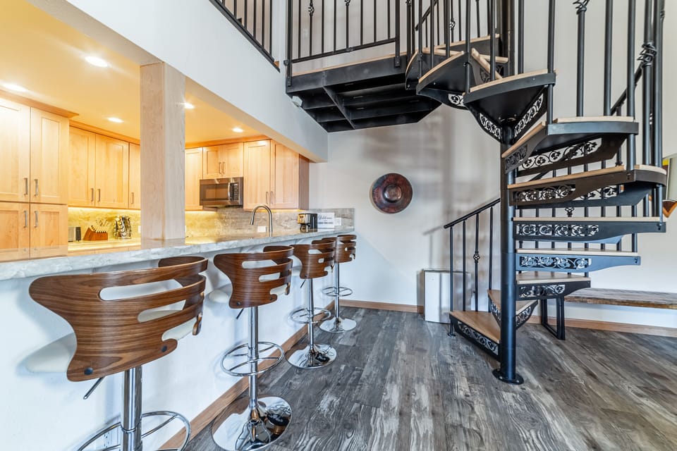 Kitchen bar with seating for 4.