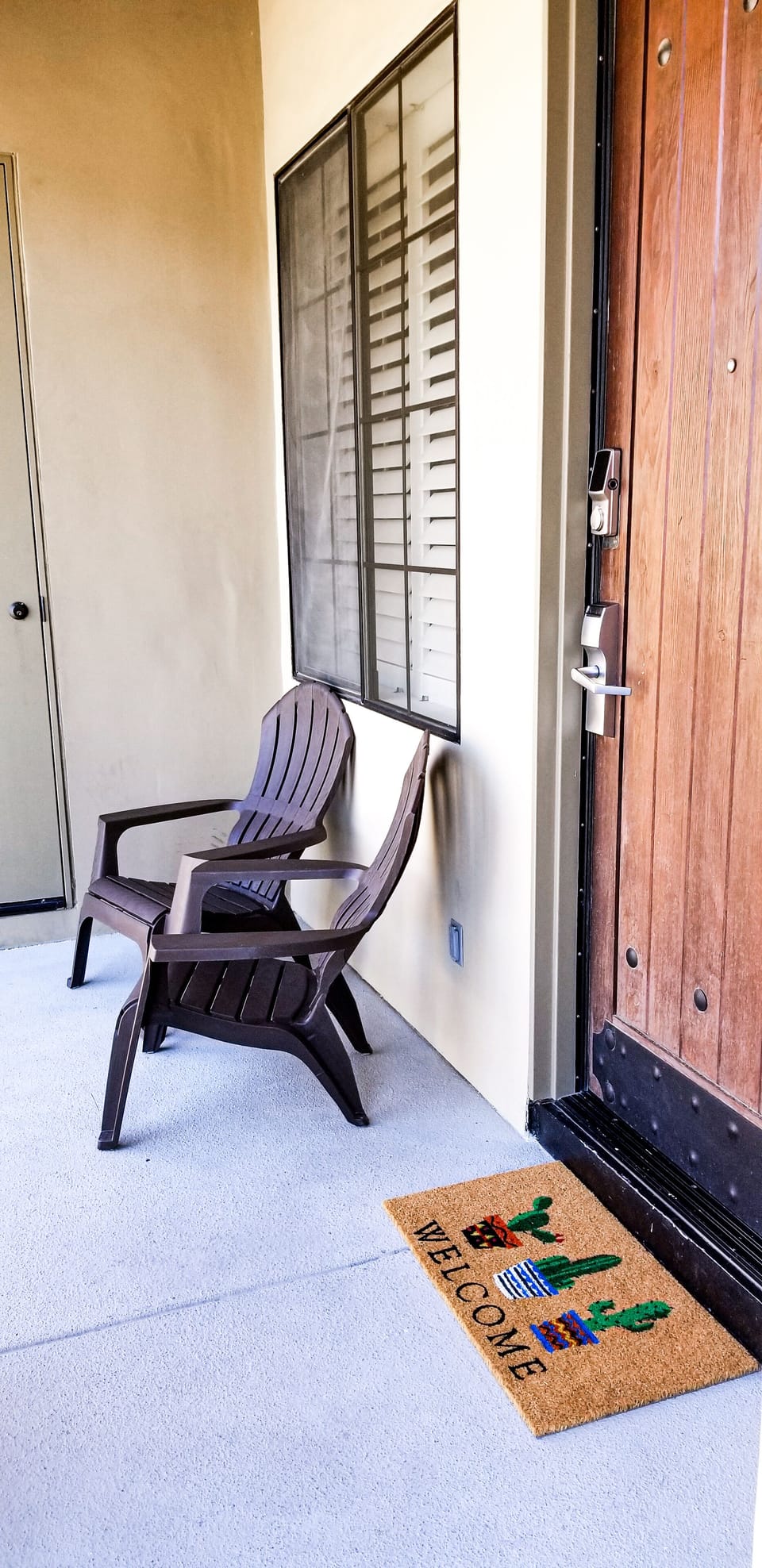 Private entrance on 2nd story balcony with mountain views!