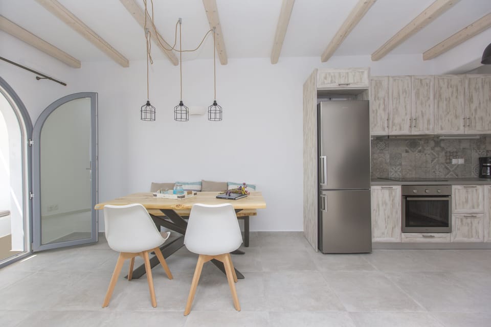 Kitchen Sitting Area