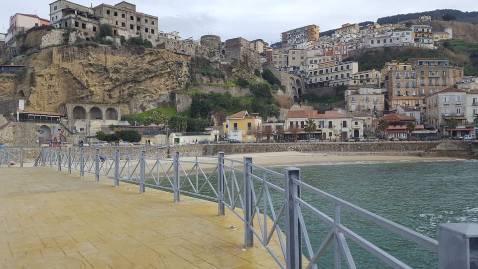 Local Town - Pizzo