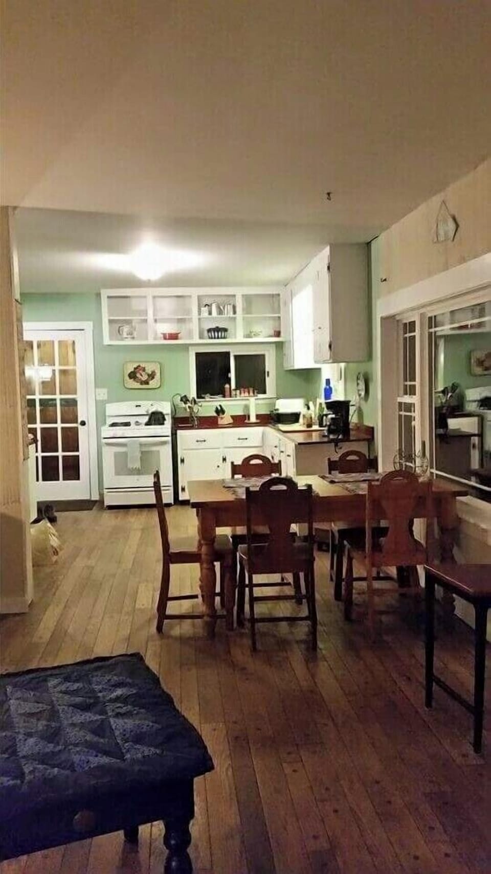 Clean and bright open kitchen!