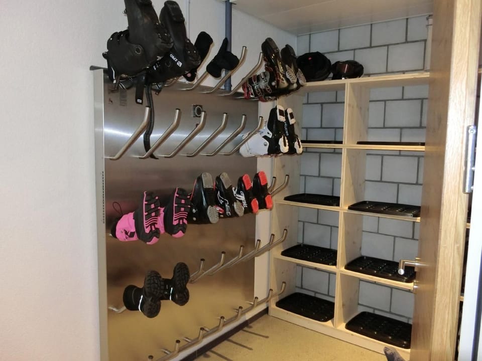 Skiroom with boot dryer