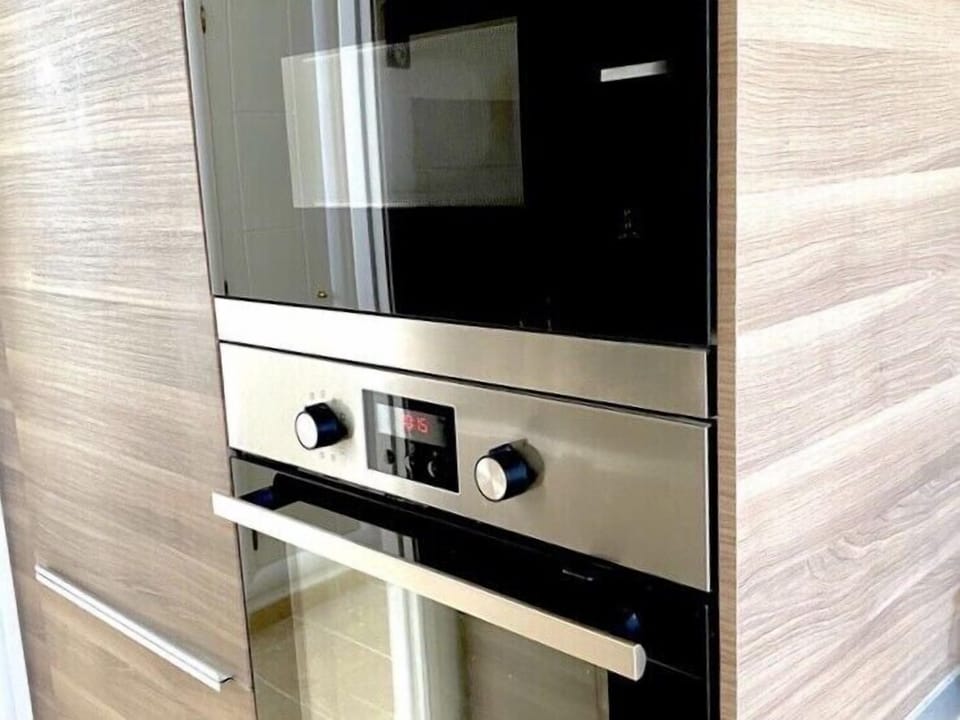 Oven and microwave 