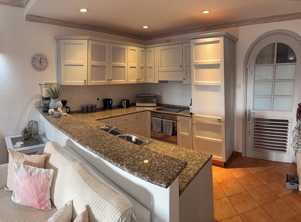 Full kitchen including washer/dryer and dishwasher fridge /freezer