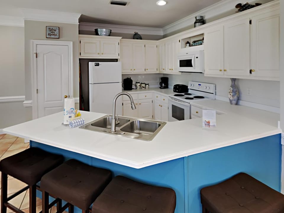 Breakfast Bar - Seating For Four