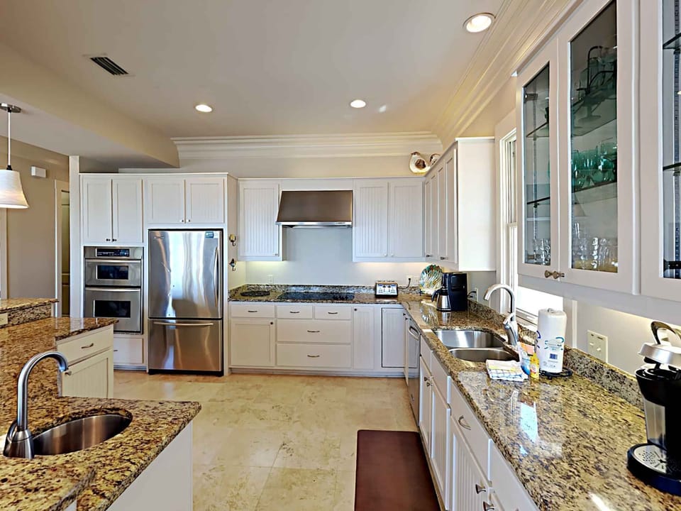 Kitchen - Lots of Counter Space