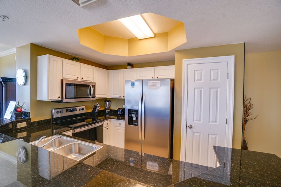 Kitchen with Breakfast Bar