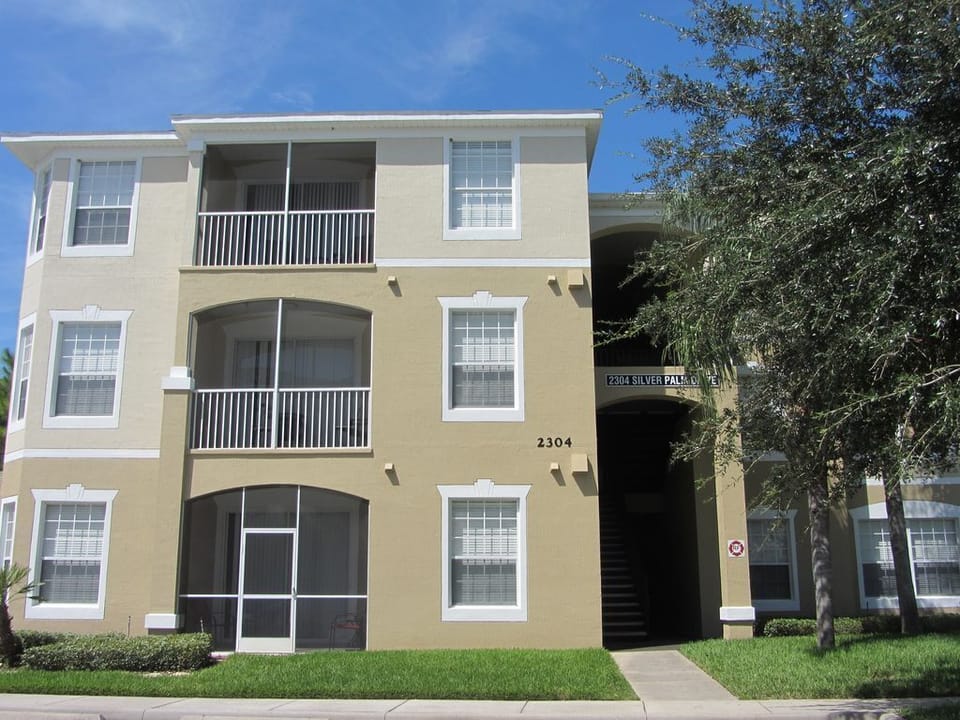 Building - Top floor condo