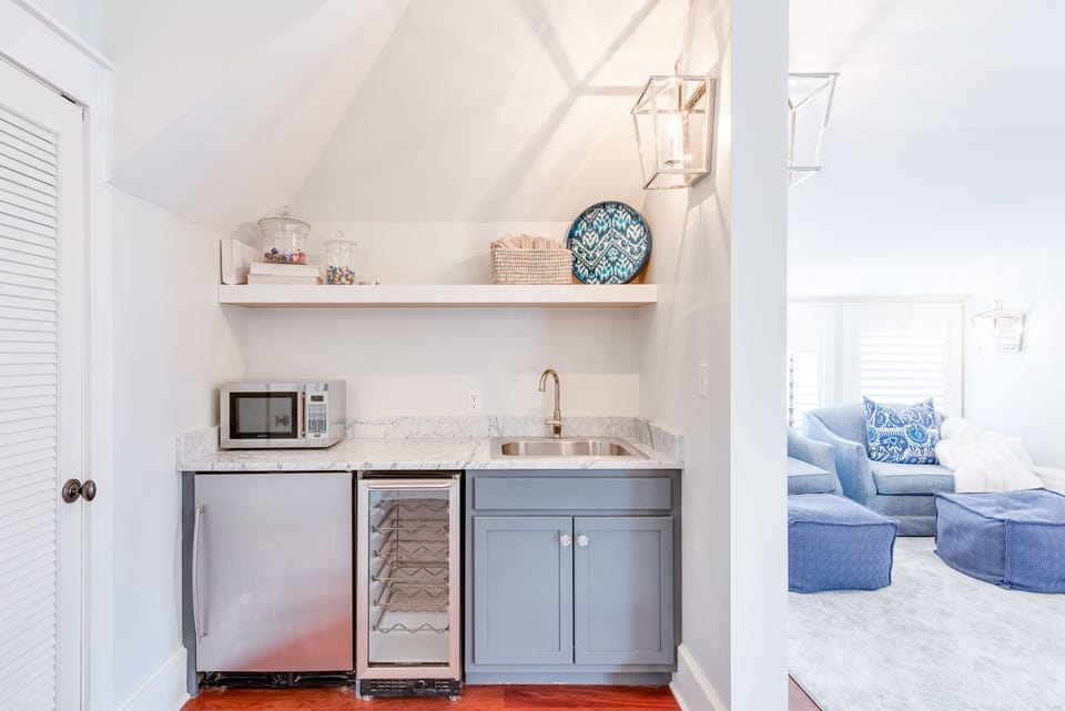 Third Floor: Loft Wet Bar