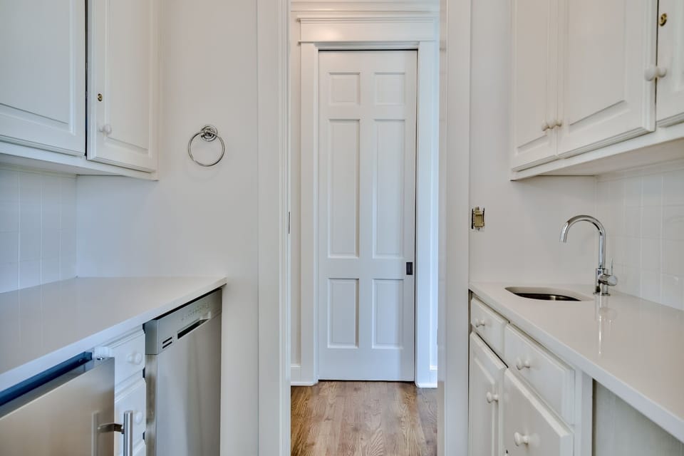 Second Floor: Wet Bar