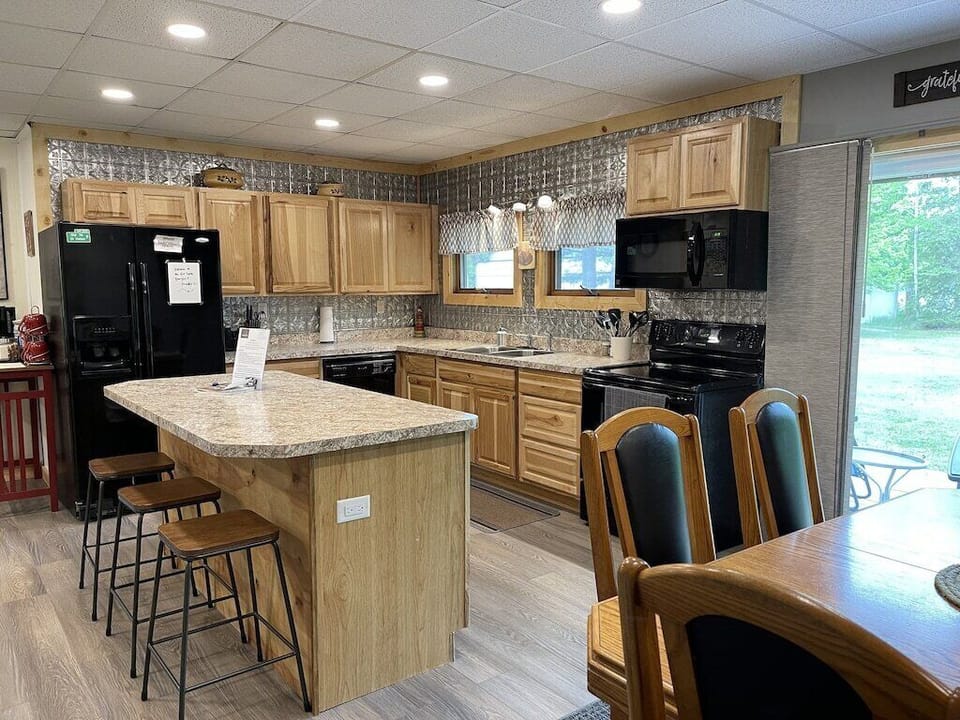 Kitchen area with snack bar and dishwasher