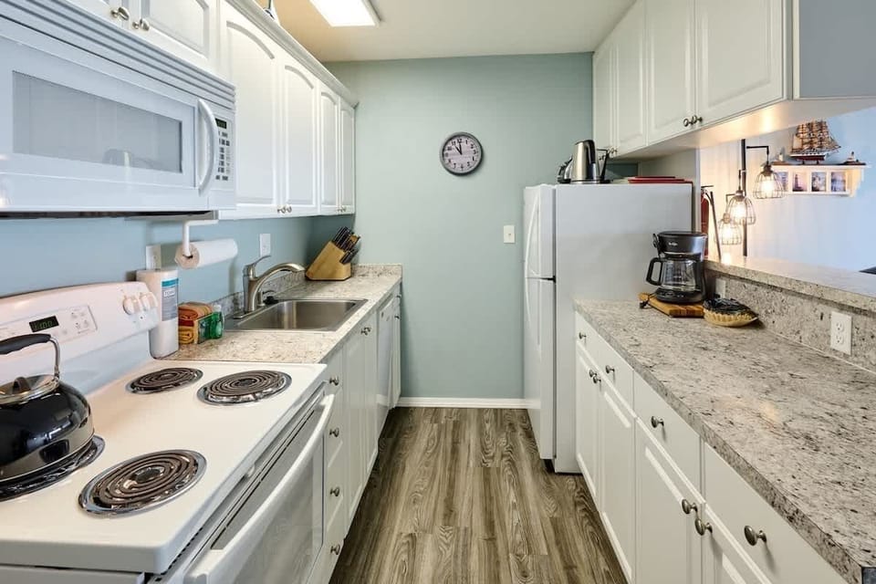A full kitchen for meals, memories, and maybe some mac & cheese
