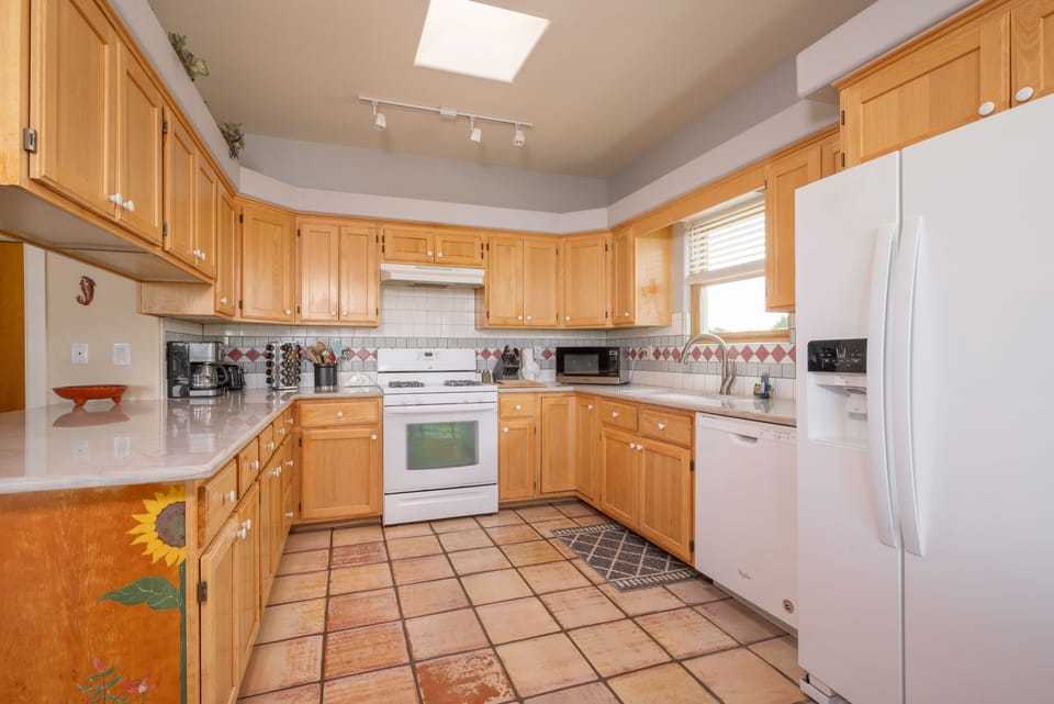 Well equipped chef’s kitchen with everything you need to cook or order in.