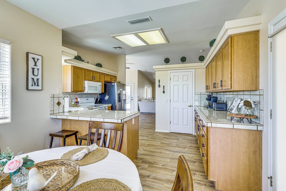 Dining Area | Dishware & Flatware