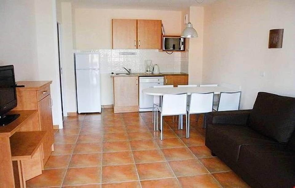 Prepare delicious meals for your friends and family in your personal kitchenette and enjoy your meals in the dining area with seating for your group.