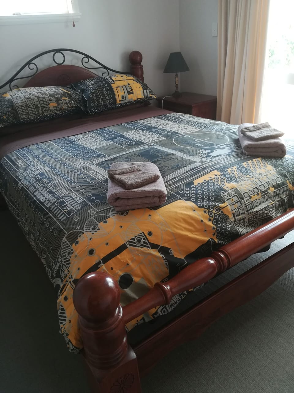 Queen bed.
