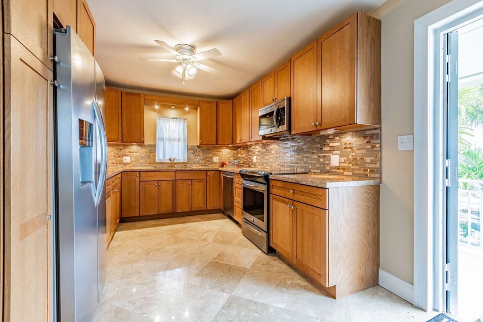 The updated kitchen is equipped with everything you need to prepare and cook your meals with ease.