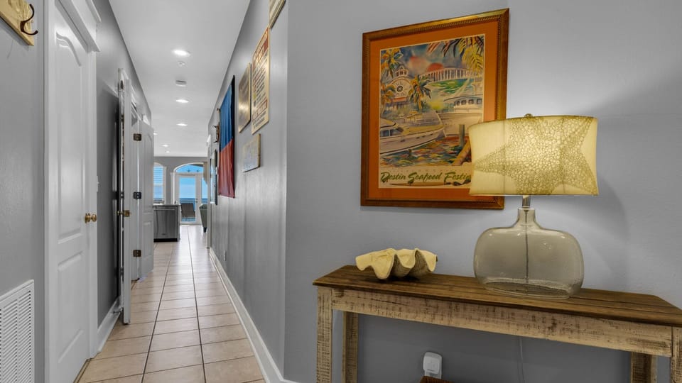 Monterey A302 Entryway