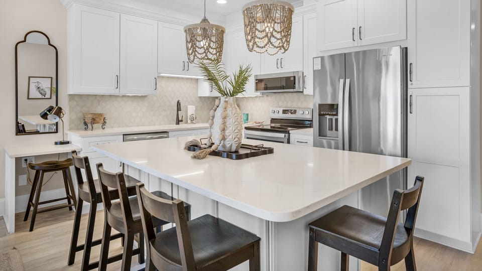 Palms C7 Dining Area and Kitchen