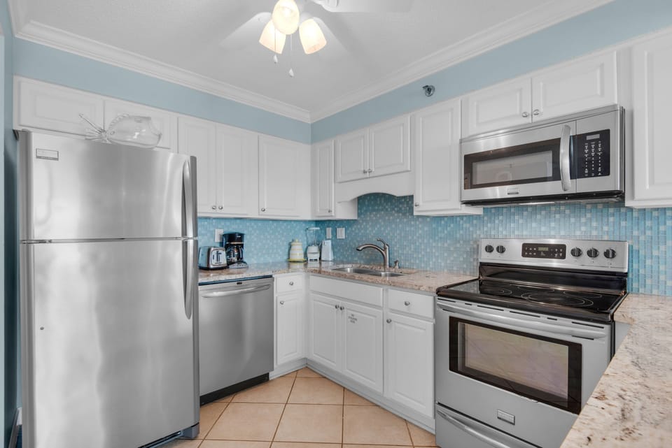 Beachcrest 702 Kitchen