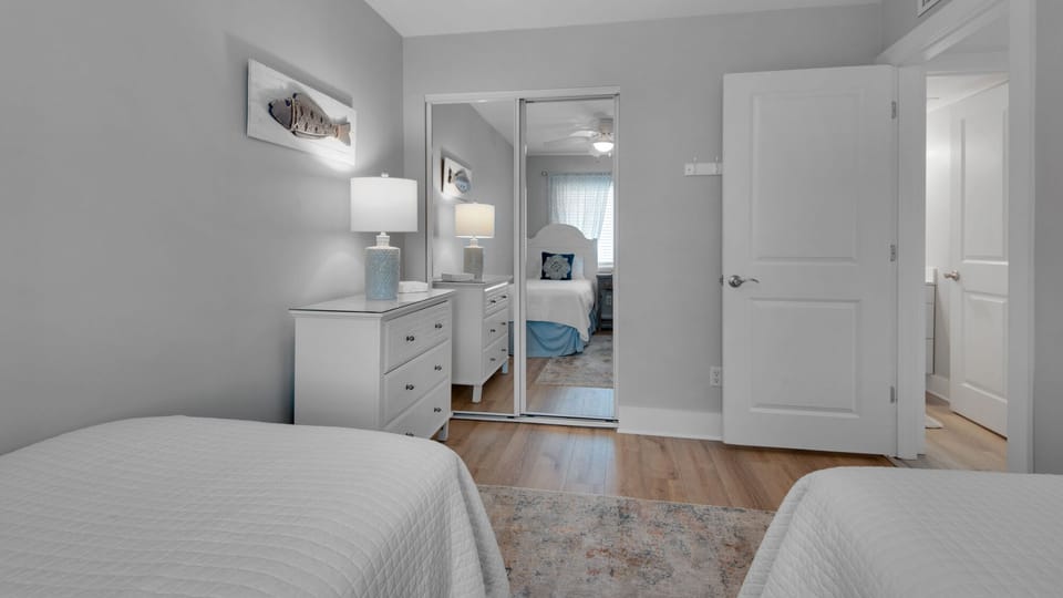 BeachCrest 1101 2 Twin Guest Bedroom