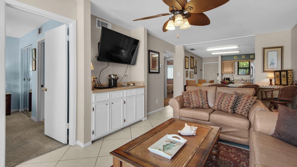 Beachside Condo 6 Living Area