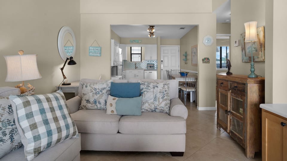 Beachside Condo 11 Living Area\